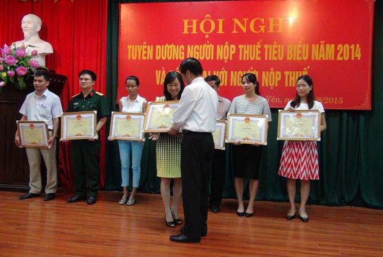 Ngoc Diep Joint Stock Company honored with merit from Hung Yen Province People’s Committee for having done good work in 2014 for tax payment
