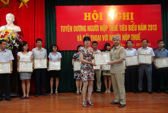 Ngoc Diep Joint Stock company was commended to be a typical tax payer unit of 2013